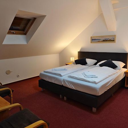 Hotel Bily Konicek Třeboň Exteriör bild
