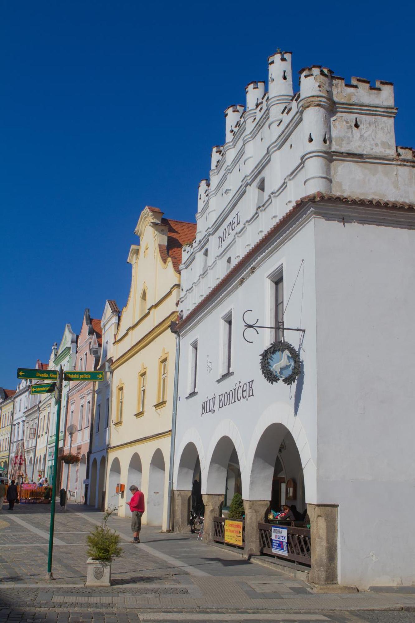 Hotel Bily Konicek Třeboň Exteriör bild
