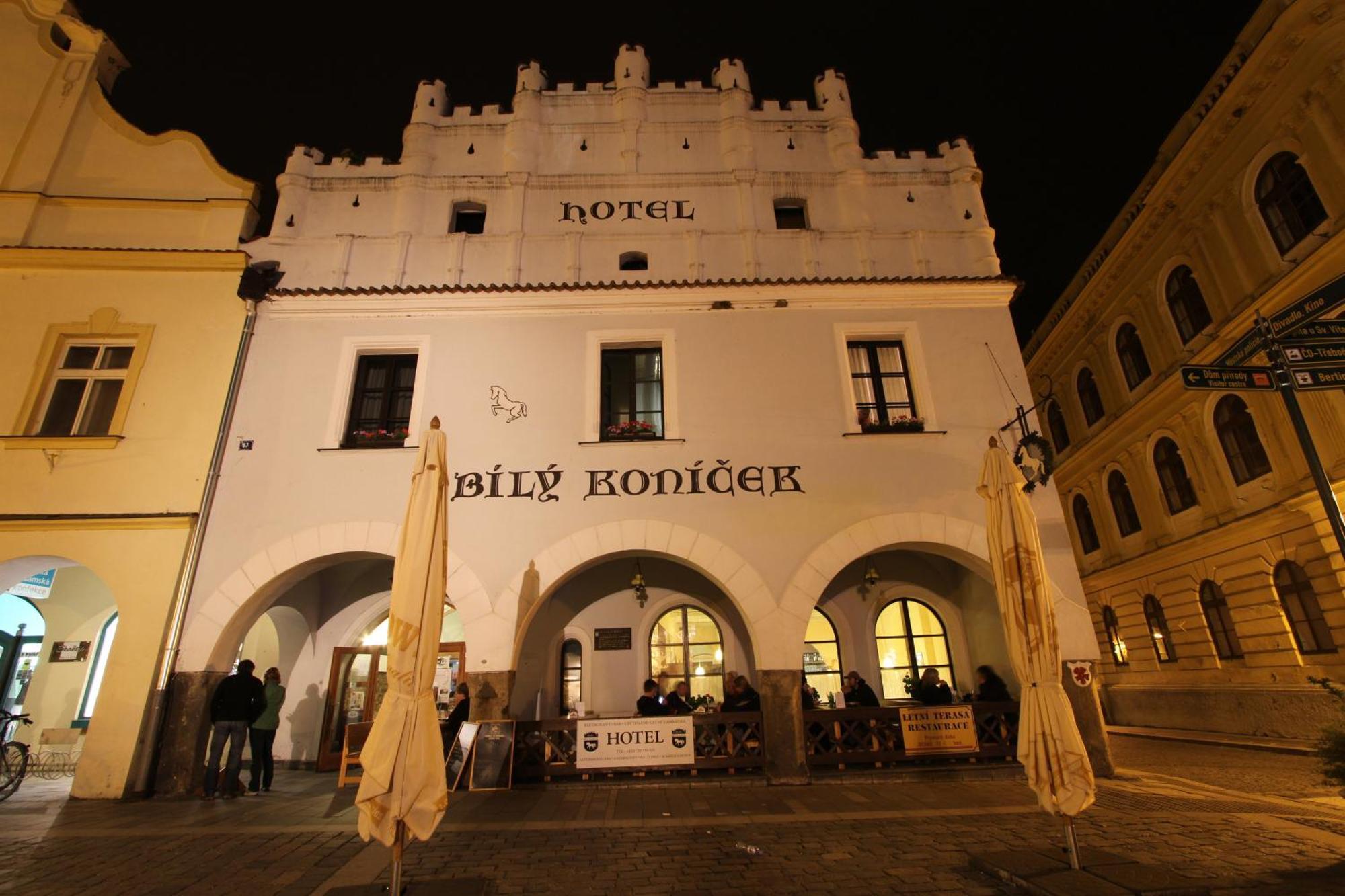 Hotel Bily Konicek Třeboň Exteriör bild