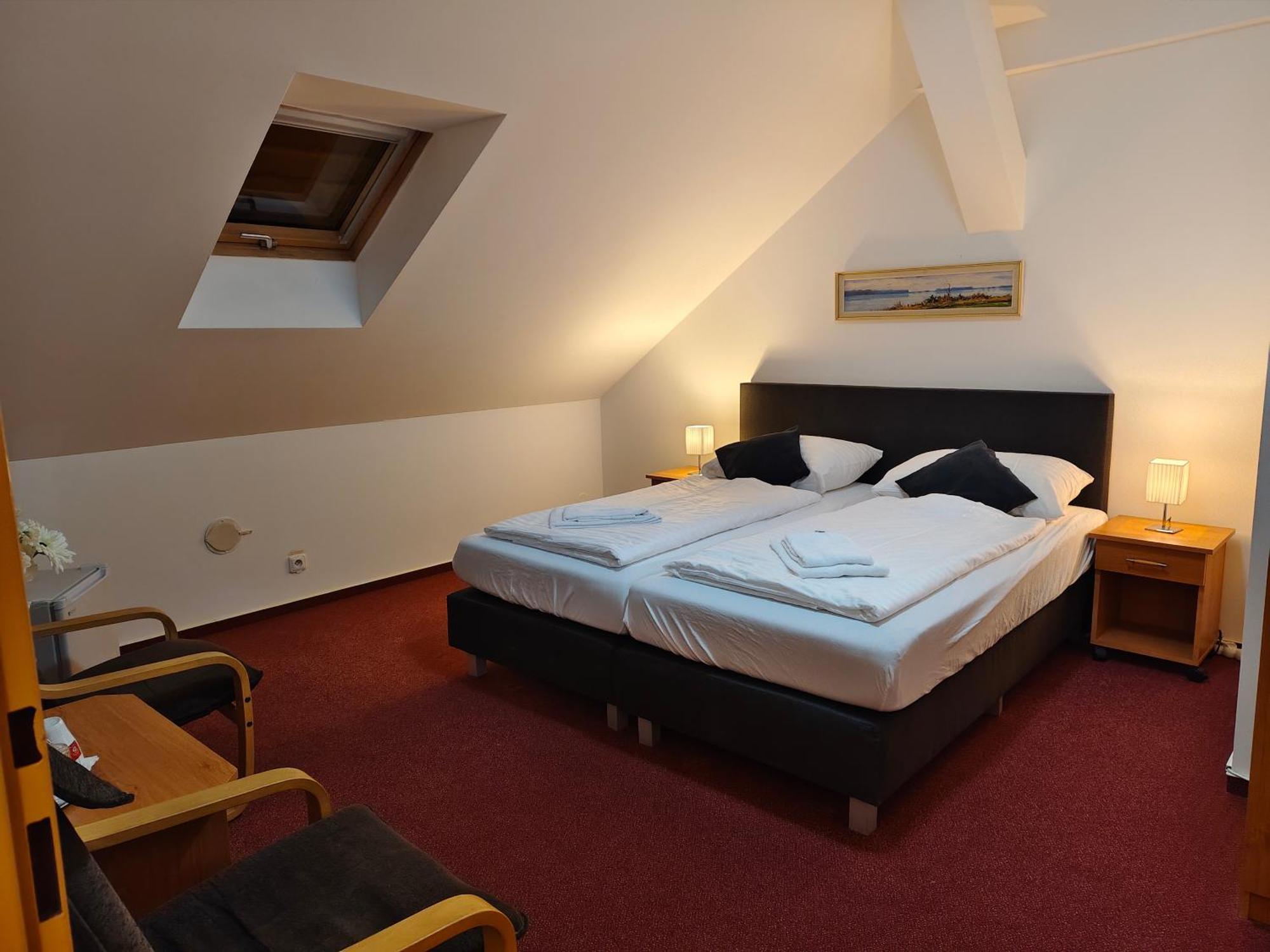 Hotel Bily Konicek Třeboň Exteriör bild