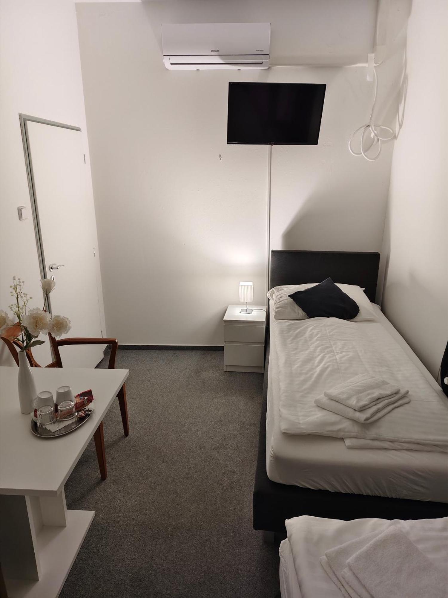 Hotel Bily Konicek Třeboň Exteriör bild