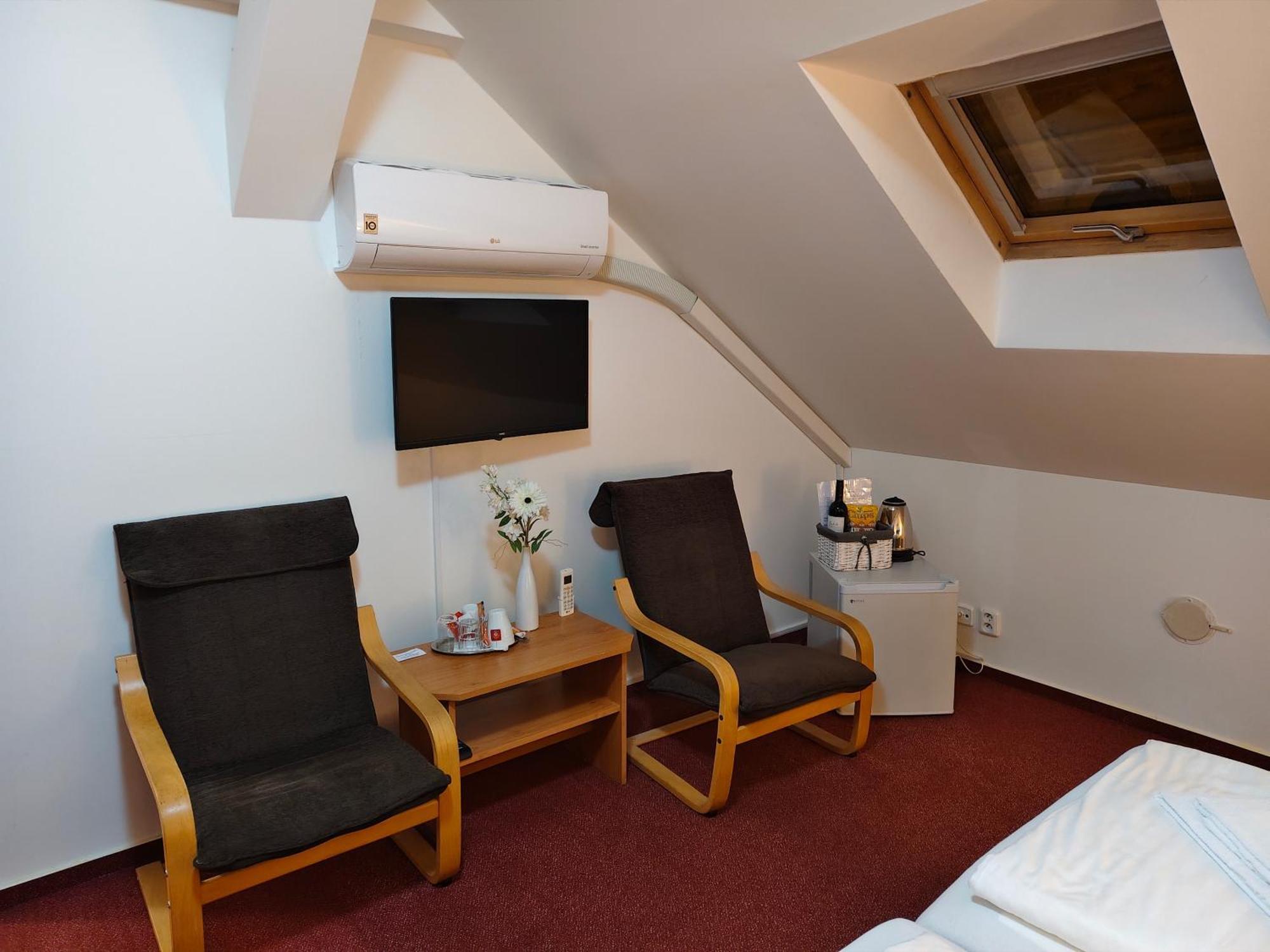 Hotel Bily Konicek Třeboň Exteriör bild