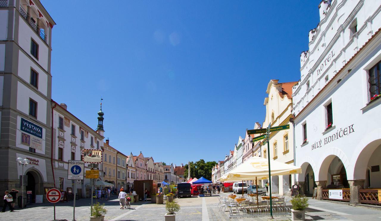 Hotel Bily Konicek Třeboň Exteriör bild