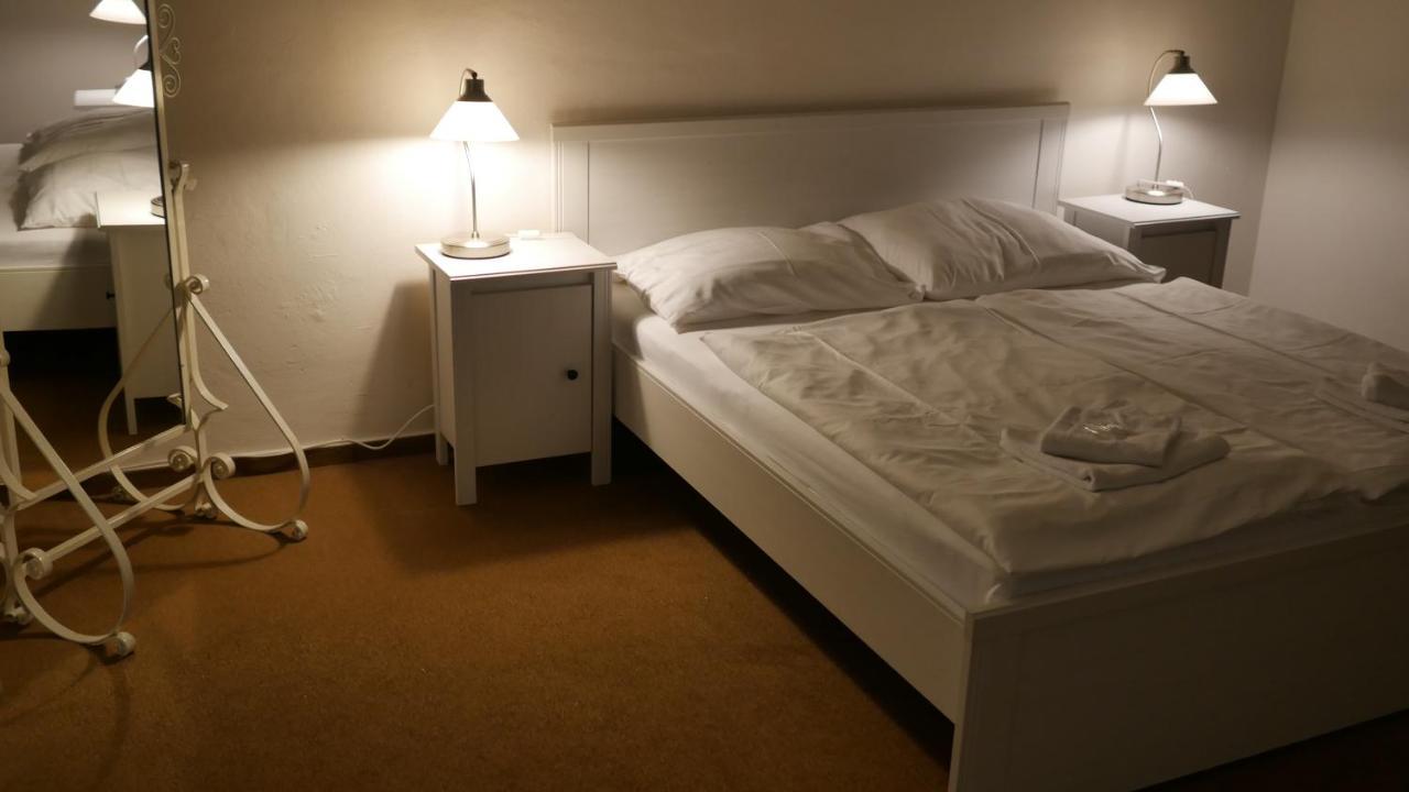 Hotel Bily Konicek Třeboň Exteriör bild